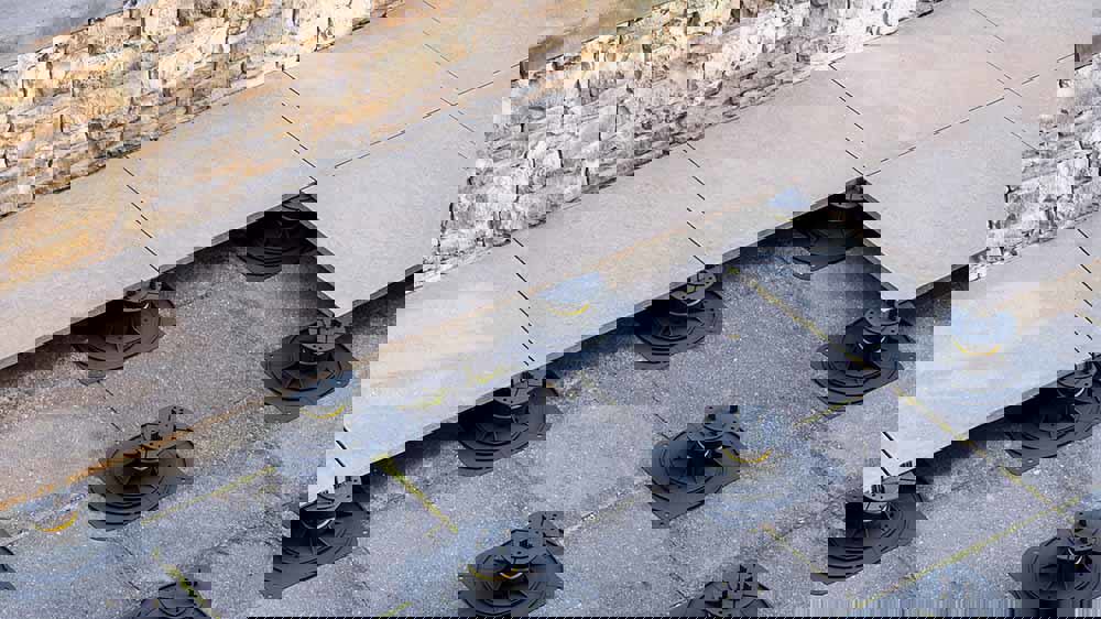 LEVEL UP TILE Suburban Patio Pedestals